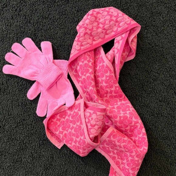 ** CHRISTMAS SPECIAL ** COACH Scarf - Picture 2 of 10